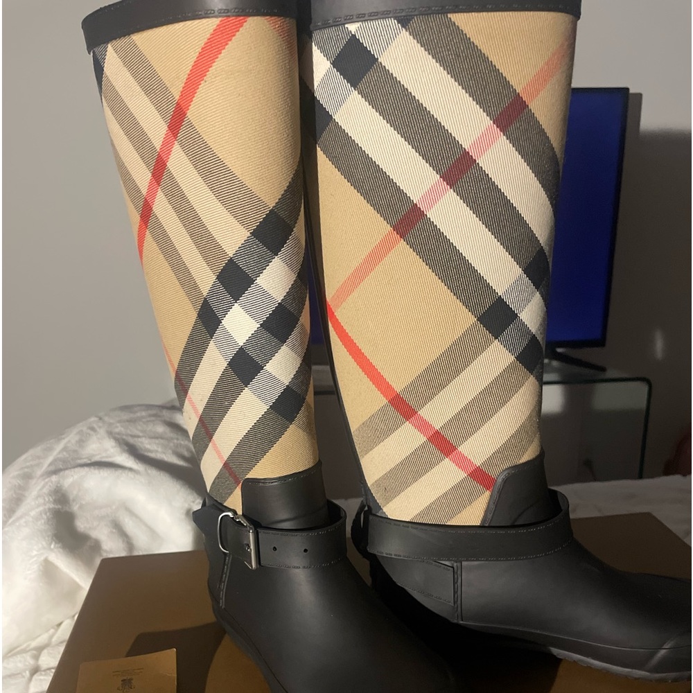 Burberry Strap Detail House Check and Rubber Rain Boots - Picture 3 of 3